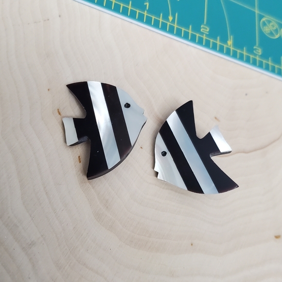 Vintage Jewelry - Charming Vintage Dory Fish-Shaped Clip-On Earrings: Unique and Playful